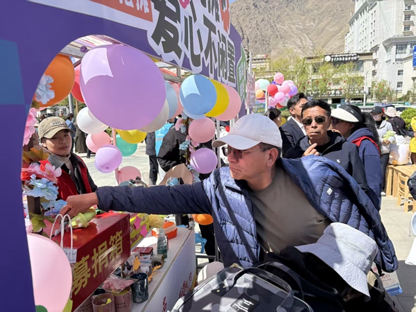 图为“慈善共享·壹元公益”募捐活动.jpg