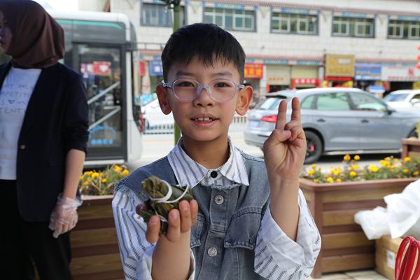 图为包粽子环节 (1)_副本.jpg