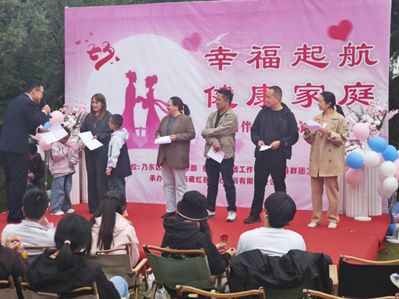 图为琼结、措美、乃东群团工作部联合组织干部群众在中国美丽休闲乡村强吉村开展七夕主题活动1_副本.jpg