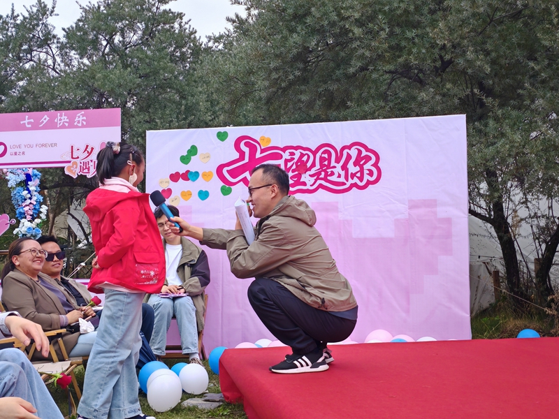 图为琼结、措美、乃东群团工作部联合组织干部群众在中国美丽休闲乡村强吉村开展七夕主题活动2_副本.jpg