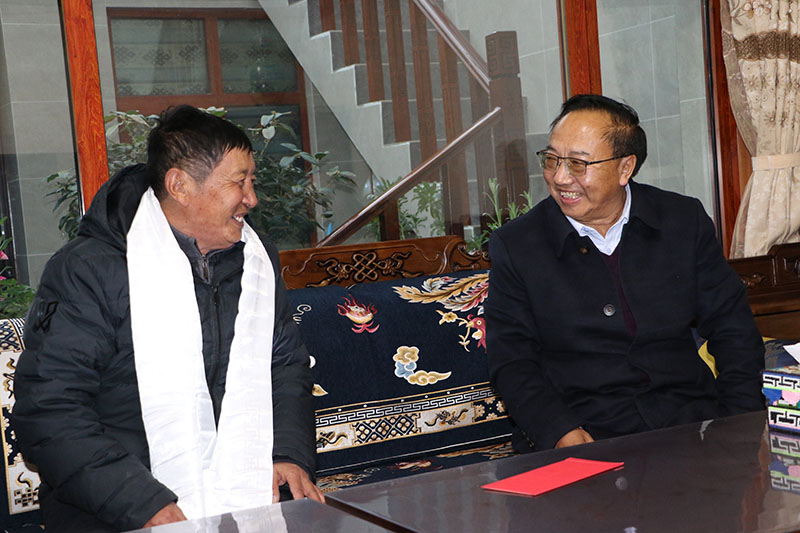 丹增走访党外代表人士。 (2).JPG