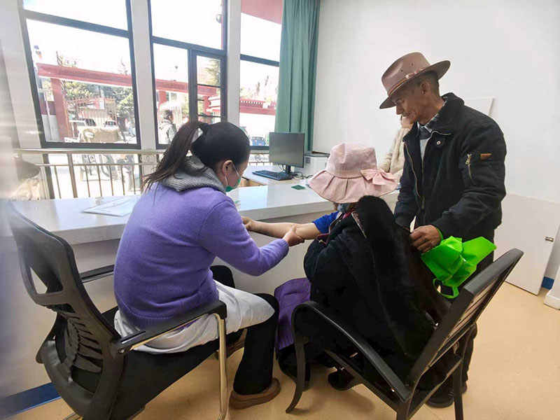 琼结县开展残疾人证等级专项核查与重新鉴定工作 (2).jpg