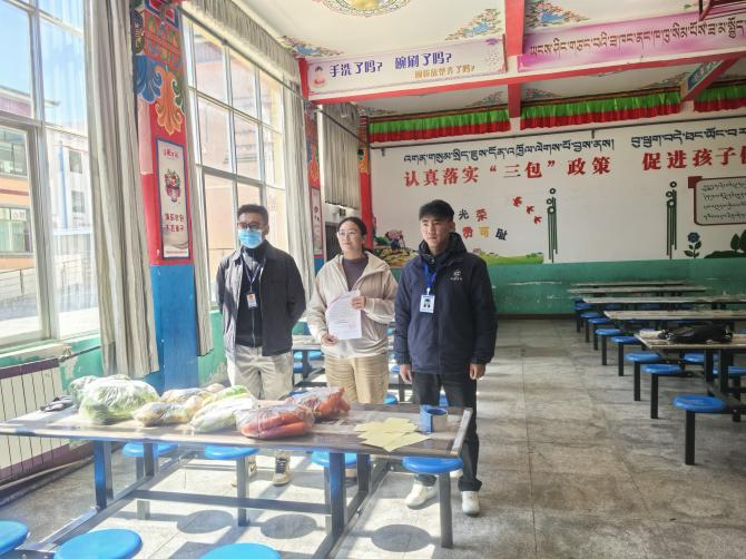 图为错那市开展学校供货商抽检工作 (1).png