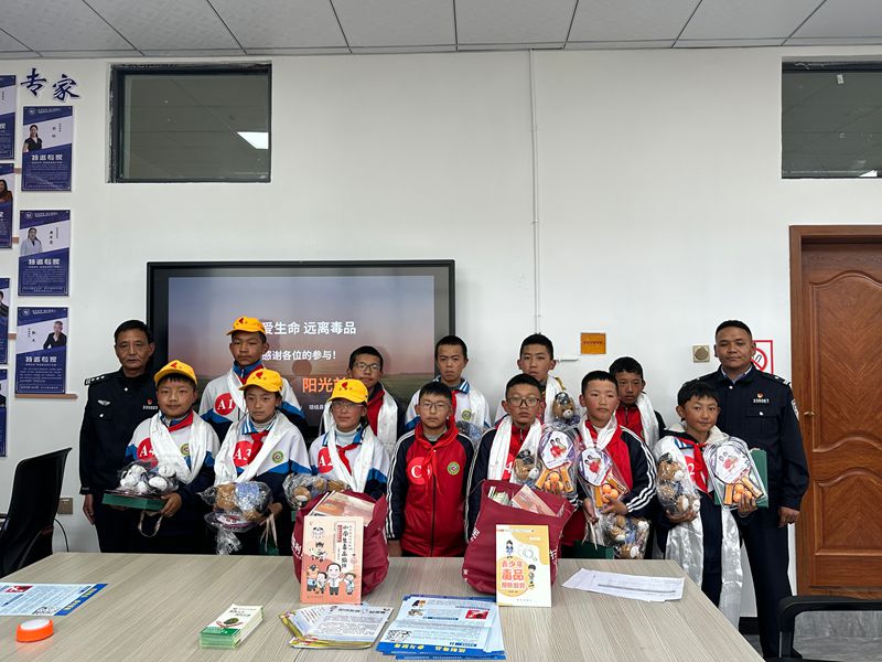 图为获奖选手合影_副本.jpg 图为获奖选手合影_副本.jpg