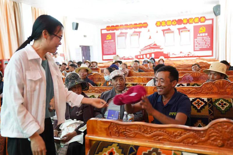 全民数字素养与技能提升巡讲活动在琼结县开展 (2)_副本.jpg 全民数字素养与技能提升巡讲活动在琼结县开展 (2)_副本.jpg