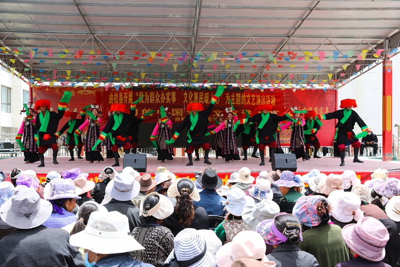 图为文艺演出现场 (1).jpg 图为文艺演出现场 (1).jpg