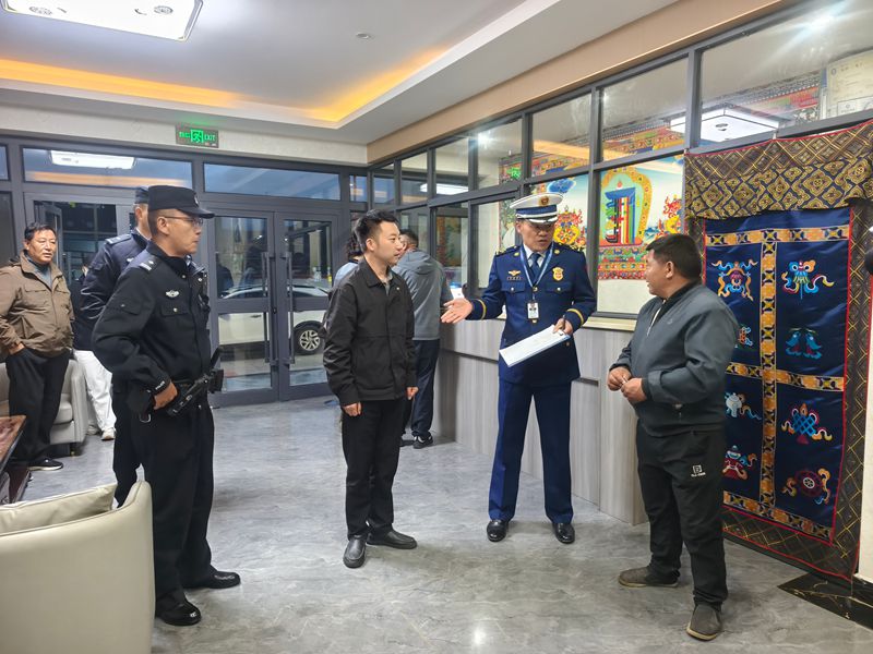 措美县联合多部门开展消防安全专项夜查行动1_副本.jpg 措美县联合多部门开展消防安全专项夜查行动1_副本.jpg