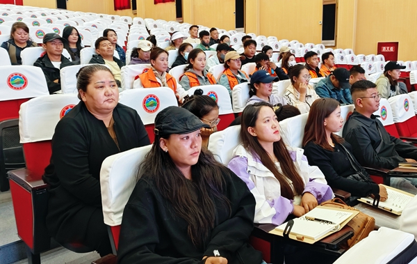 图为结莎街道开展“您荐书·我买单”线下荐购活动 (2).jpg