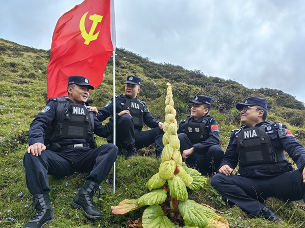 隆子县曲桑边境检查站开展主题党日活动相关照片 (1).jpg