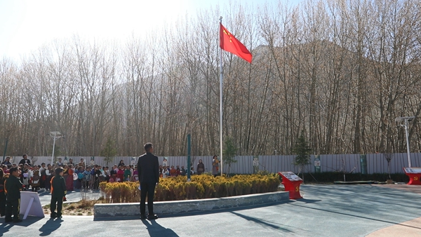 升国旗.jpg