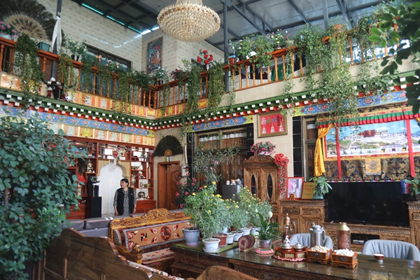 克麦社区次仁白玛家“最美庭院”.JPG