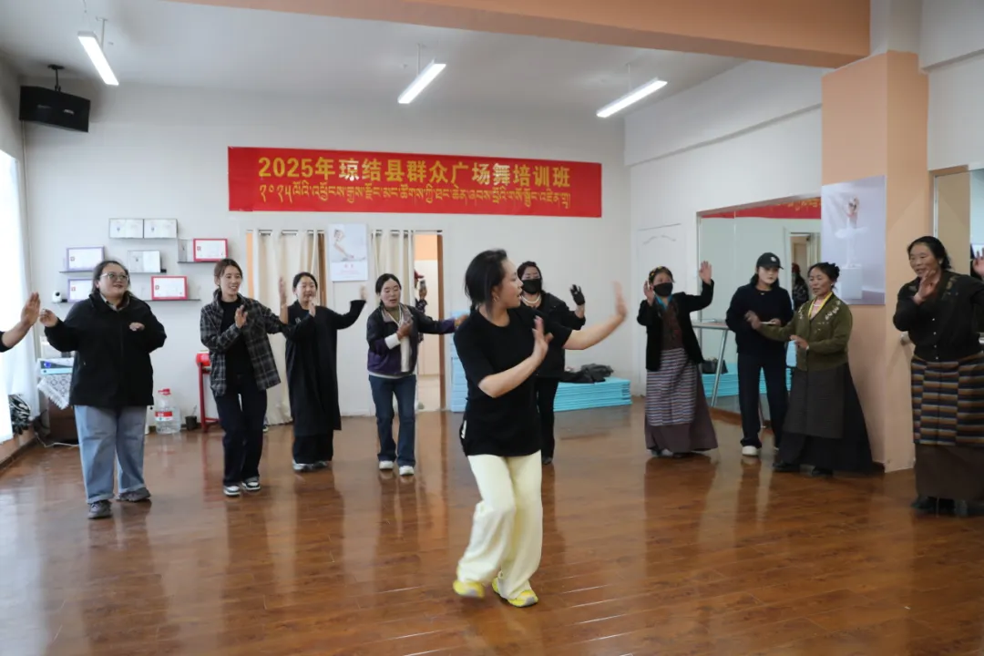 15琼结县群众广场舞培训班开班 (3).png