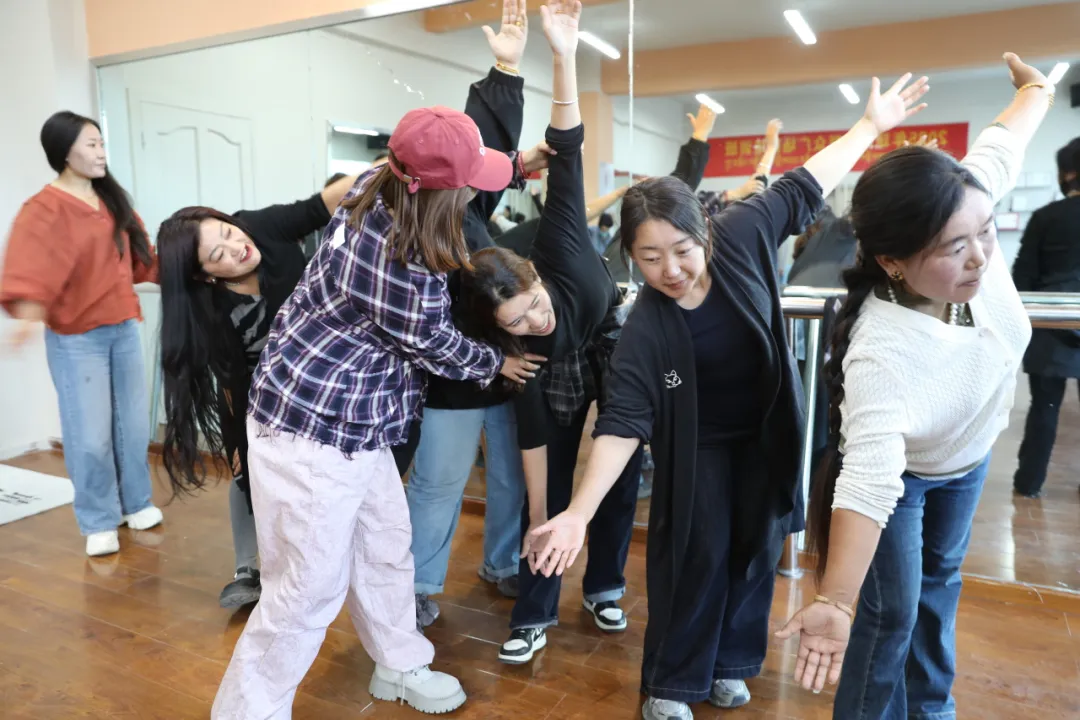 15琼结县群众广场舞培训班开班 (1).png