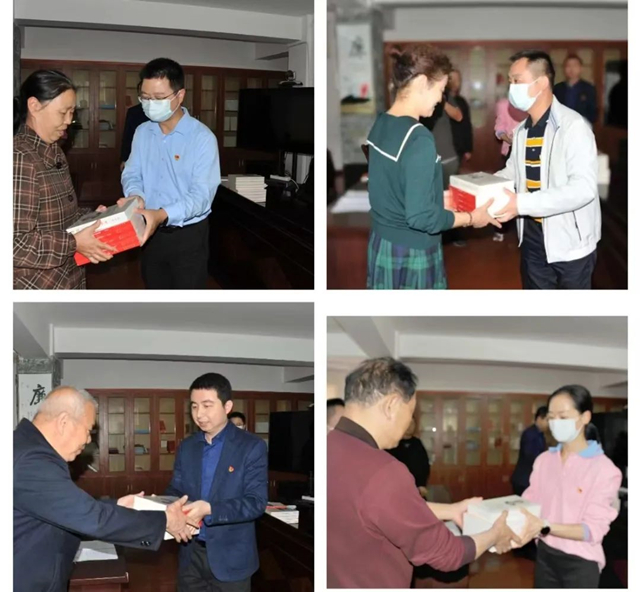 赠送党的二十大精神学习书目。.jpg