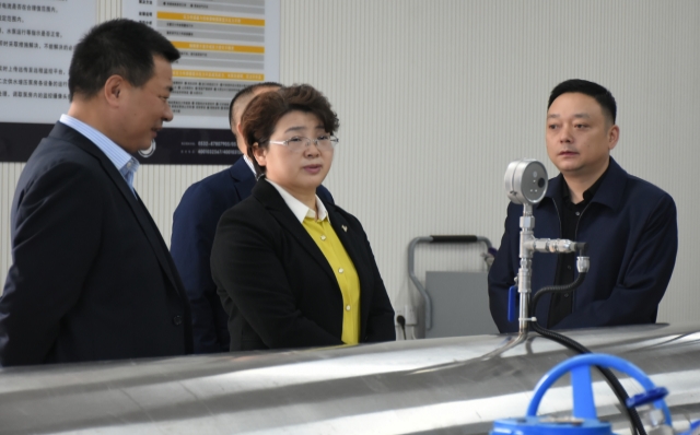 邵阳市人大常委会主任周迎春率队开展市城区二次供水管理专题调研。_副本.jpg