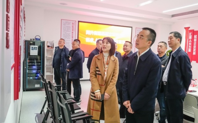 长沙市人大常委会党组副书记、副主任曹再兴等调研雨花经开区人大代表联络站、立法联系点建设.jpg