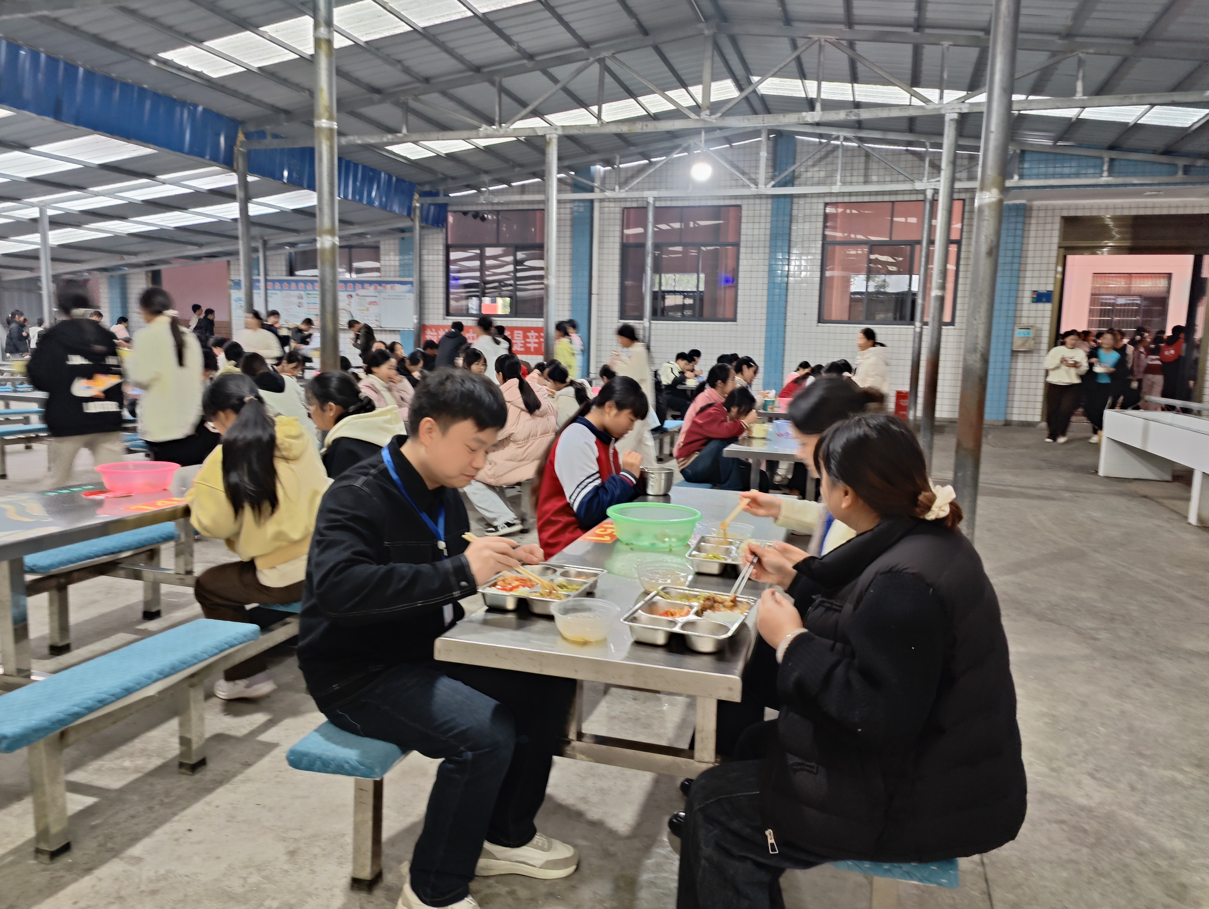 715053555.jpg 715053555.jpg