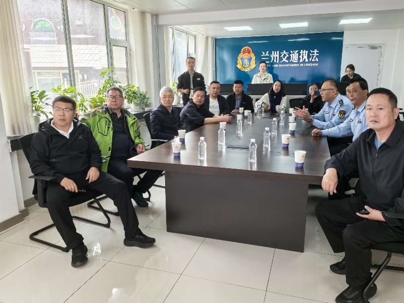 考察组学习考察兰州交通执法监督工作.jpg