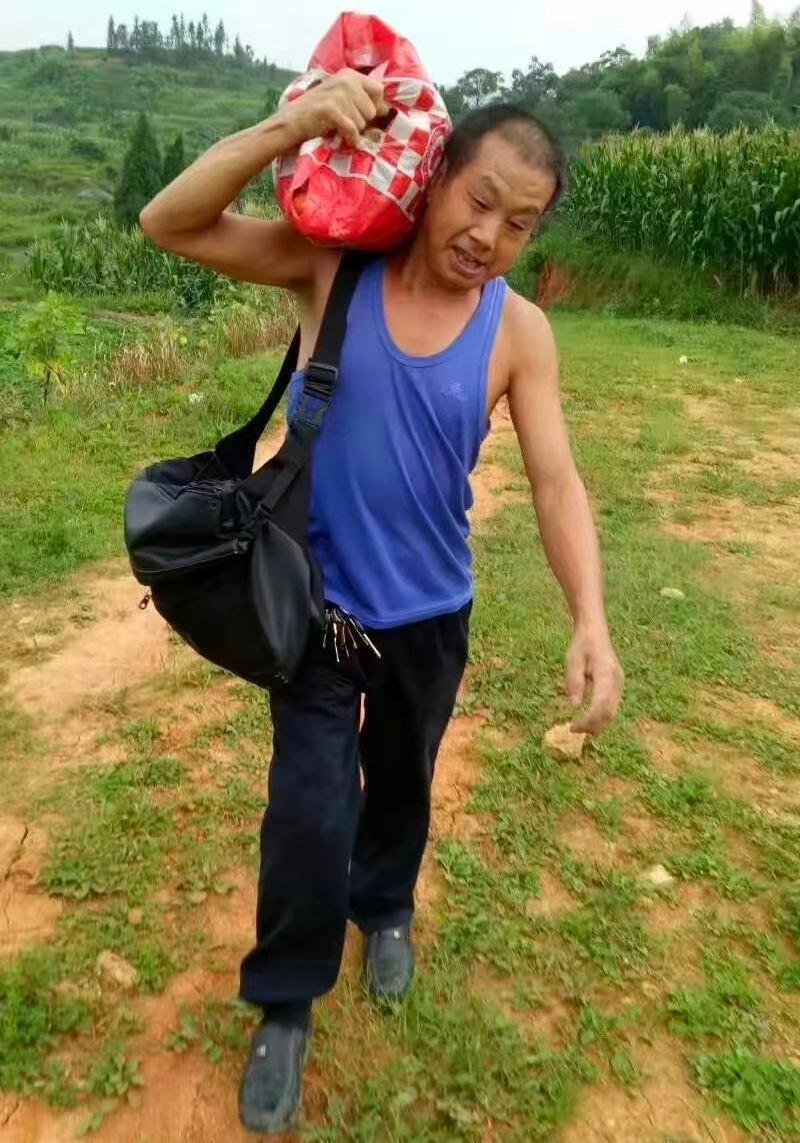 坚持劳动是岳父的健康之道.jpg 坚持劳动是岳父的健康之道.jpg