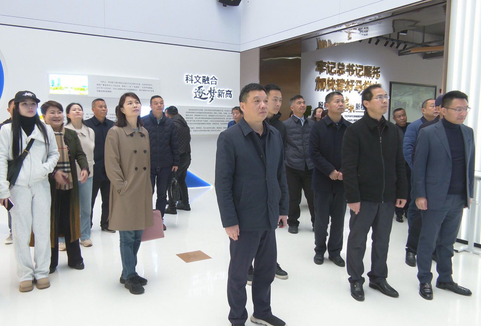 武陵区人大常委会主任朱荣华赴马栏山视频文创产业园调研文科融合工作。.jpg