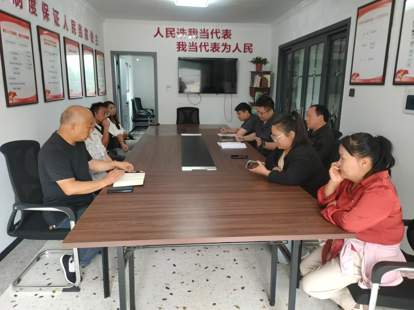 人大代表联络站“婚姻”矛盾调解现场.jpg