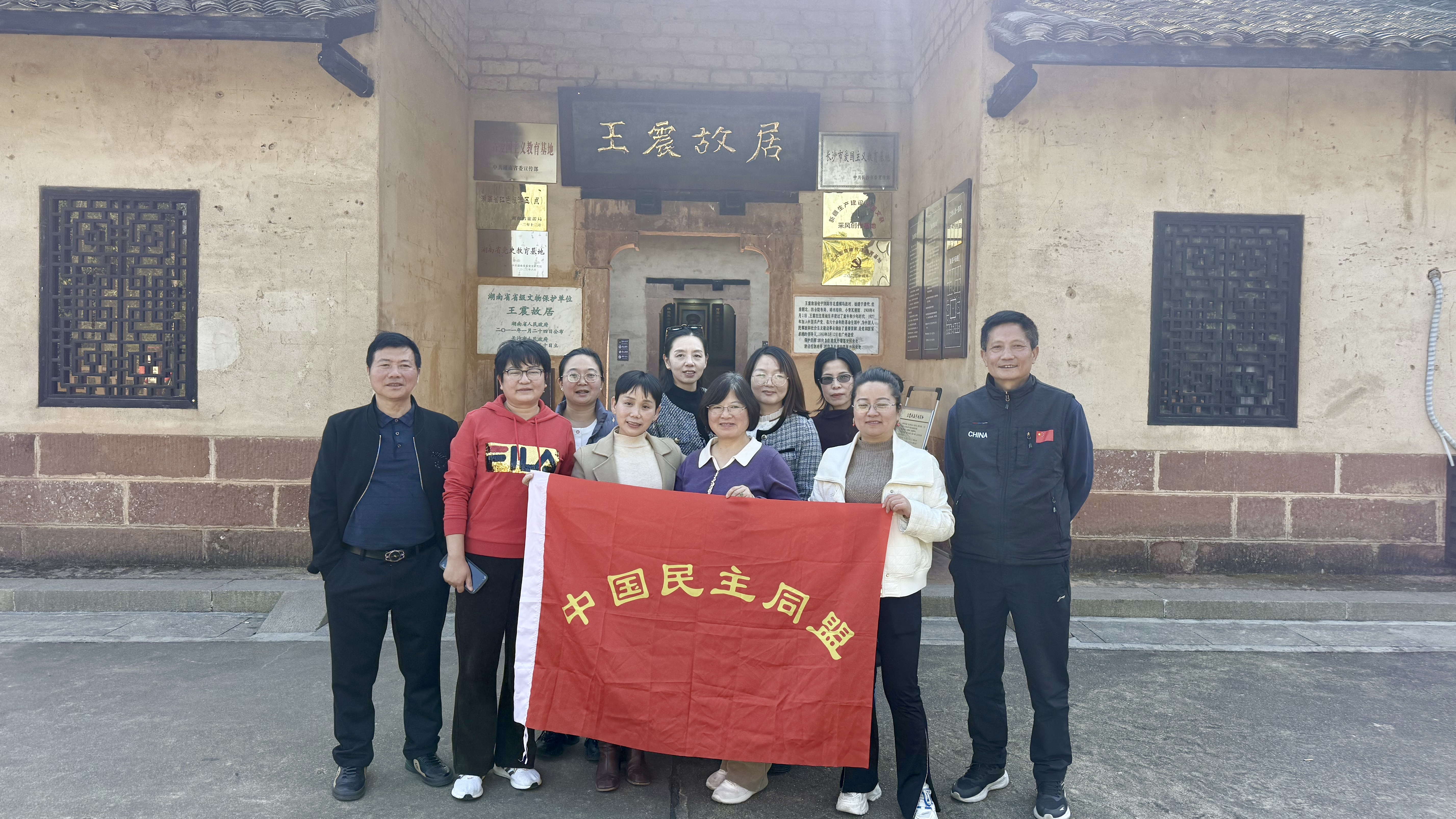 合影0.jpg