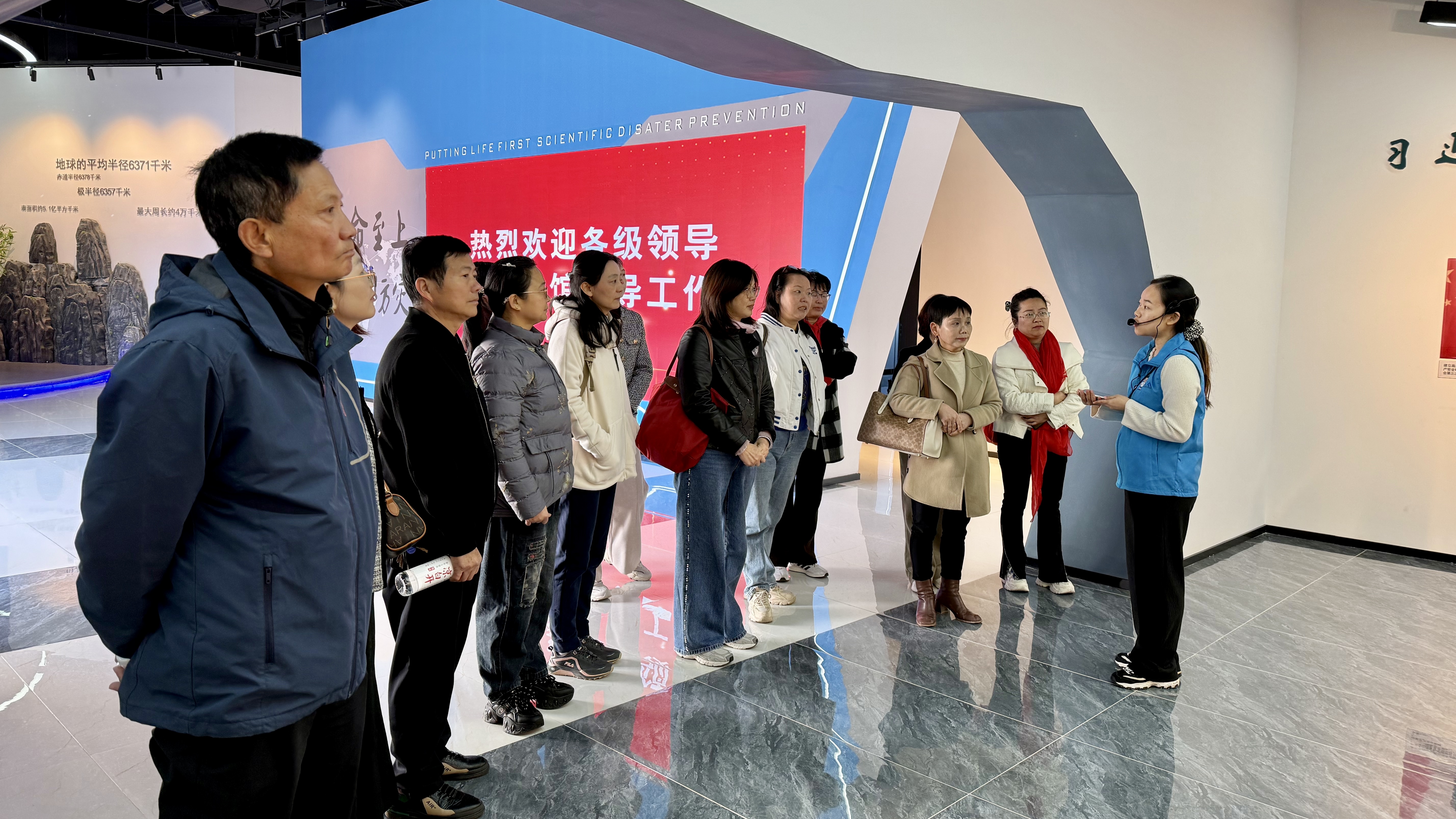 参观0.jpg