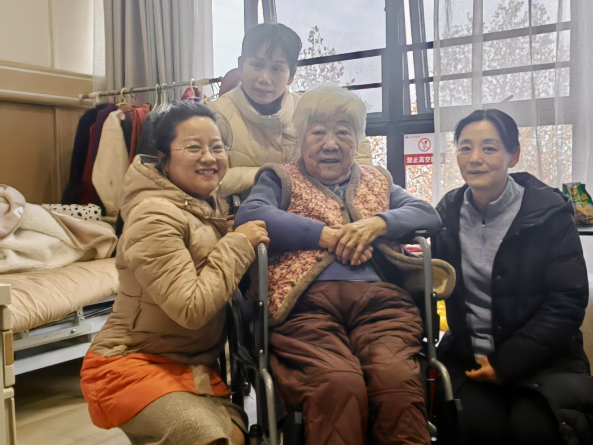 合影0.jpg