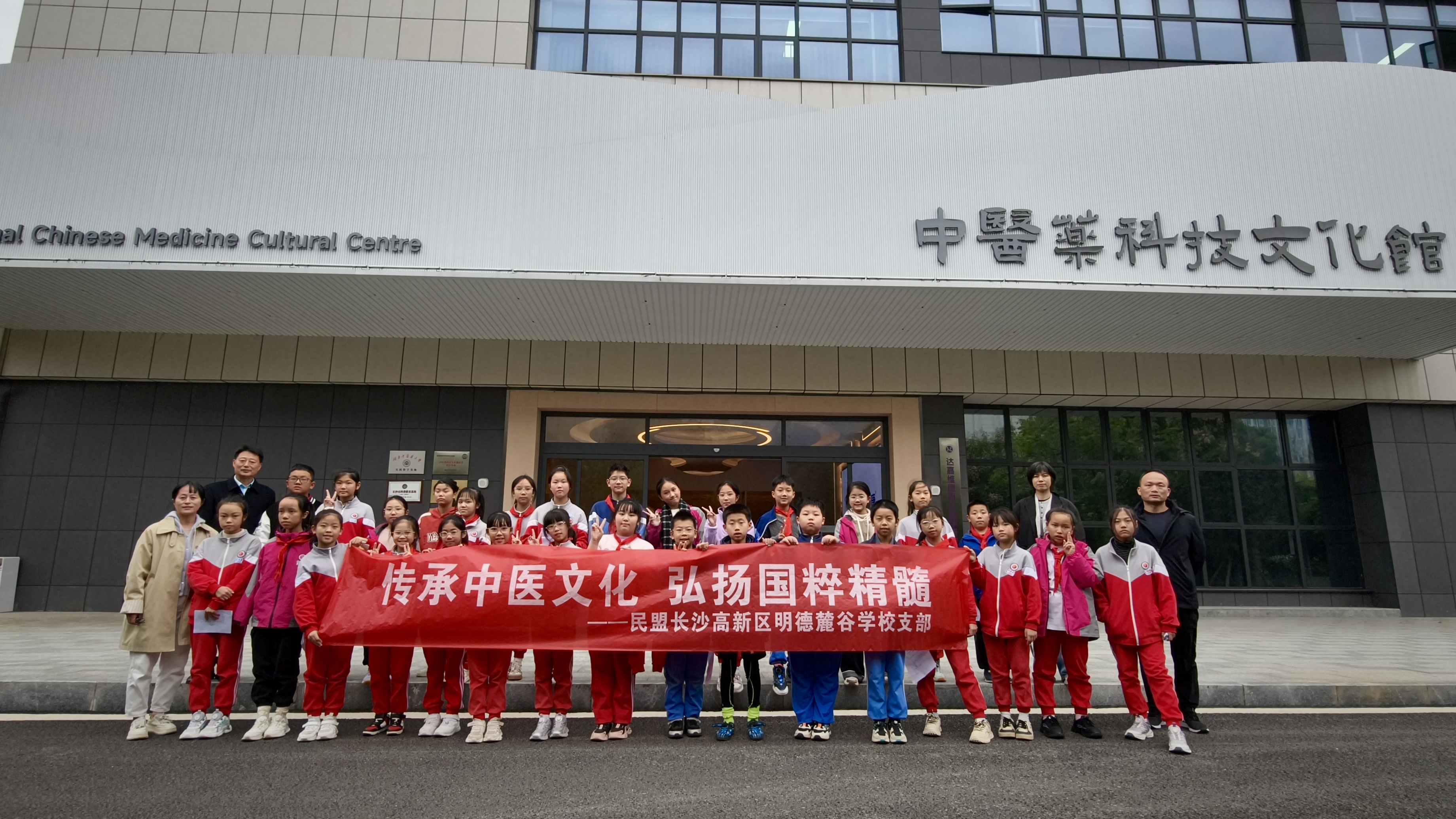 合影.jpg 合影.jpg