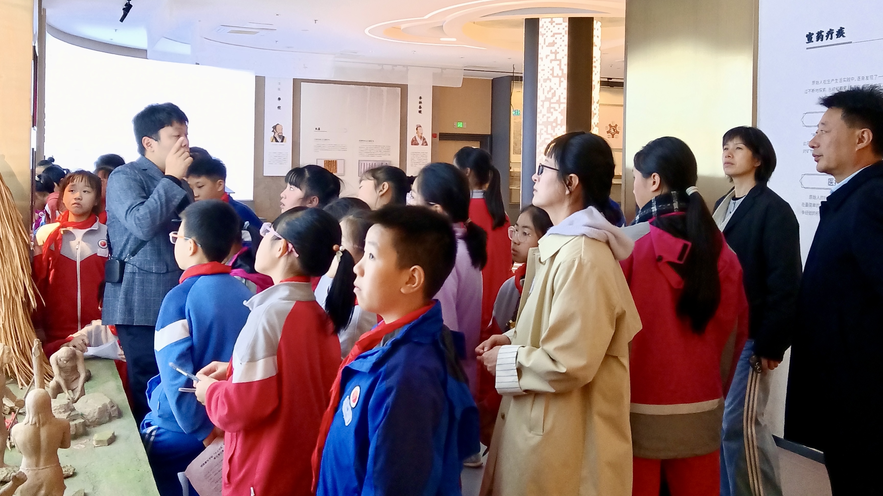 参观.jpg 参观.jpg