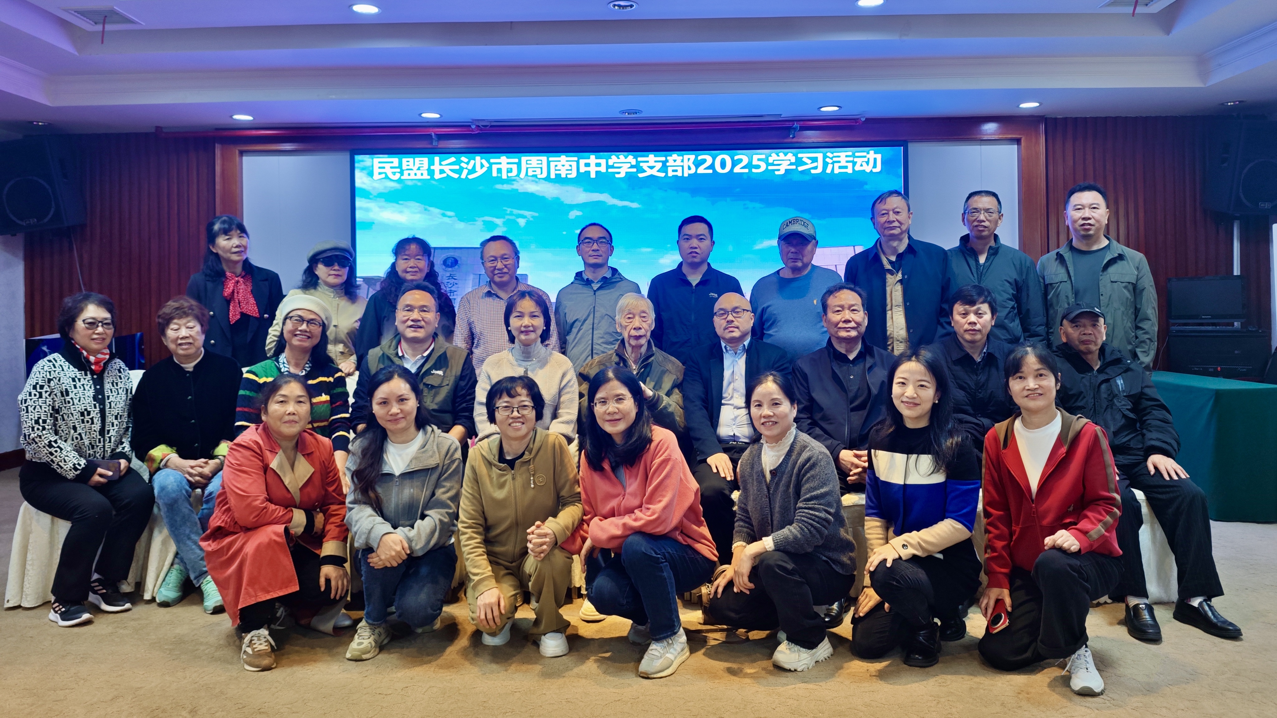 合影0.jpg 合影0.jpg