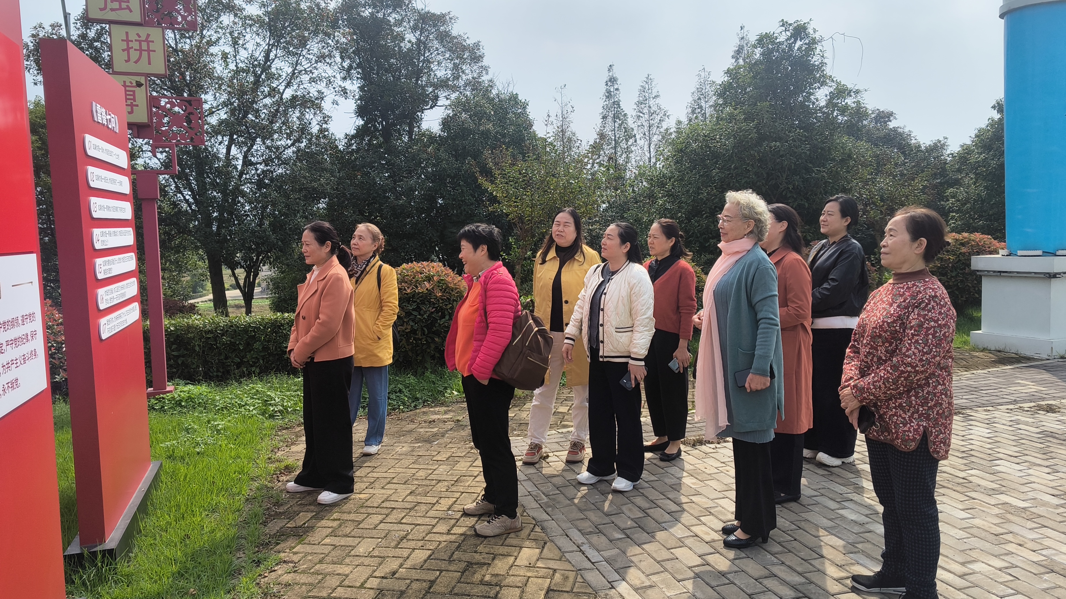 参观0.jpg 参观0.jpg