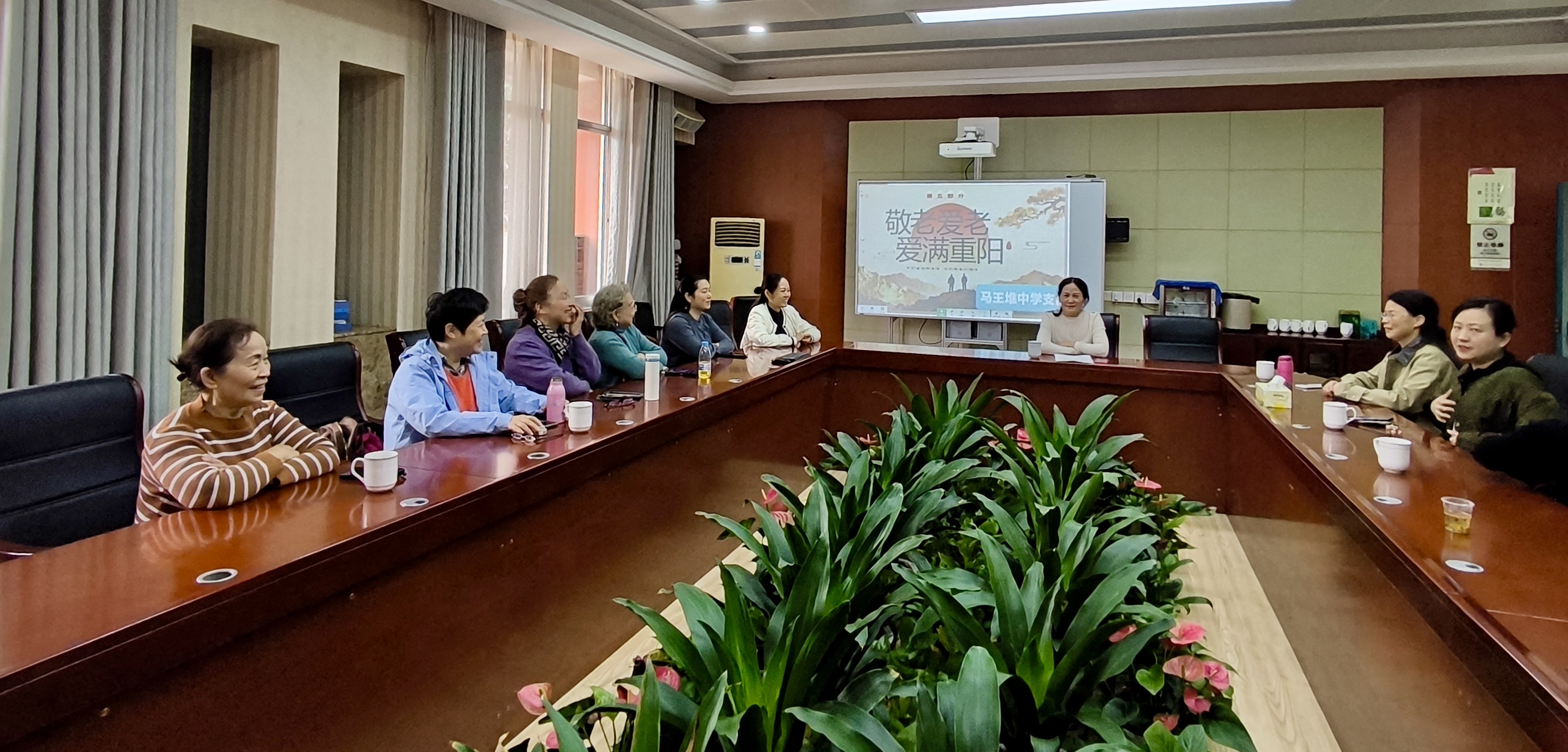 座谈会00.jpg 座谈会00.jpg