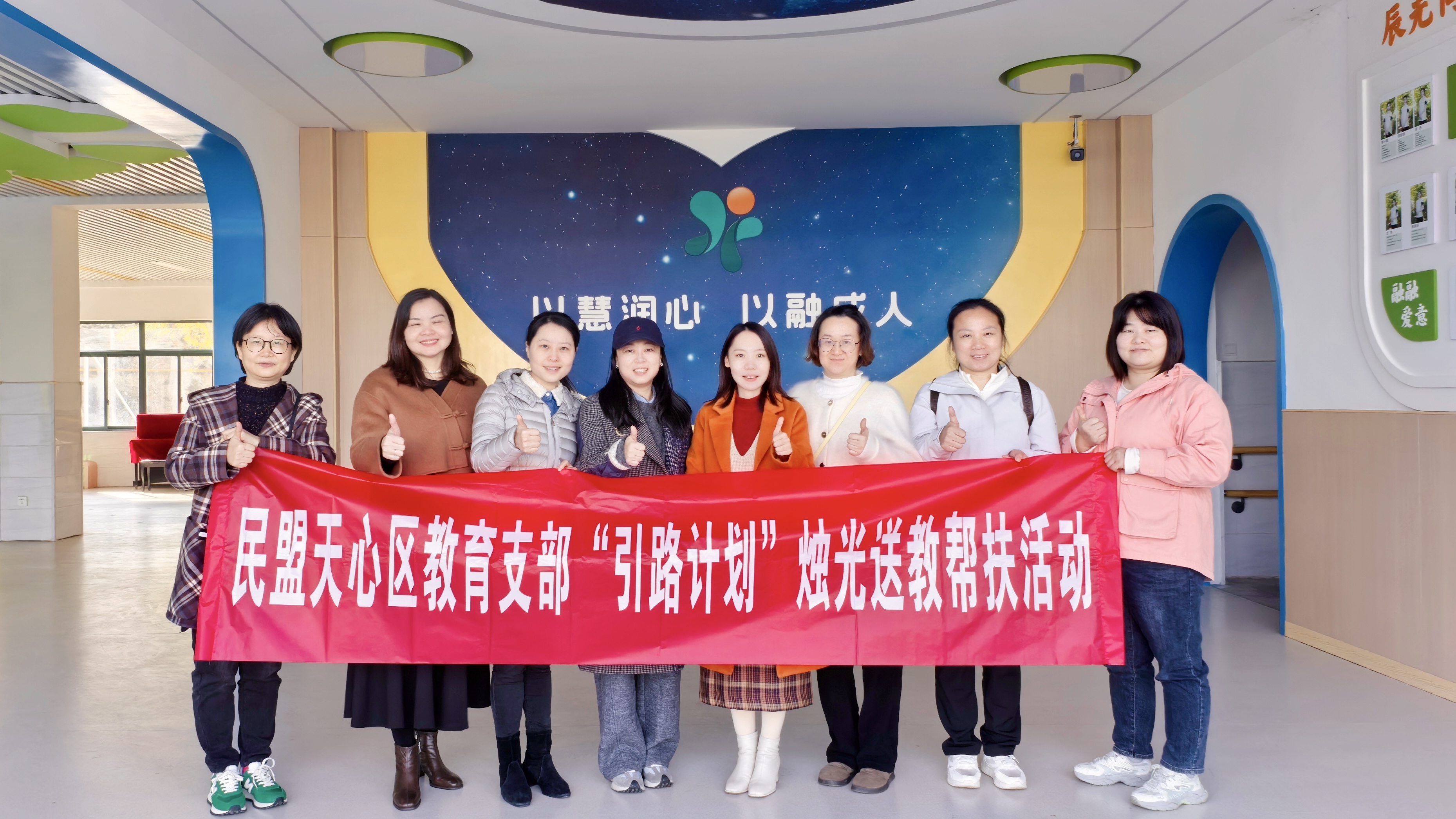 合影.jpg 合影.jpg