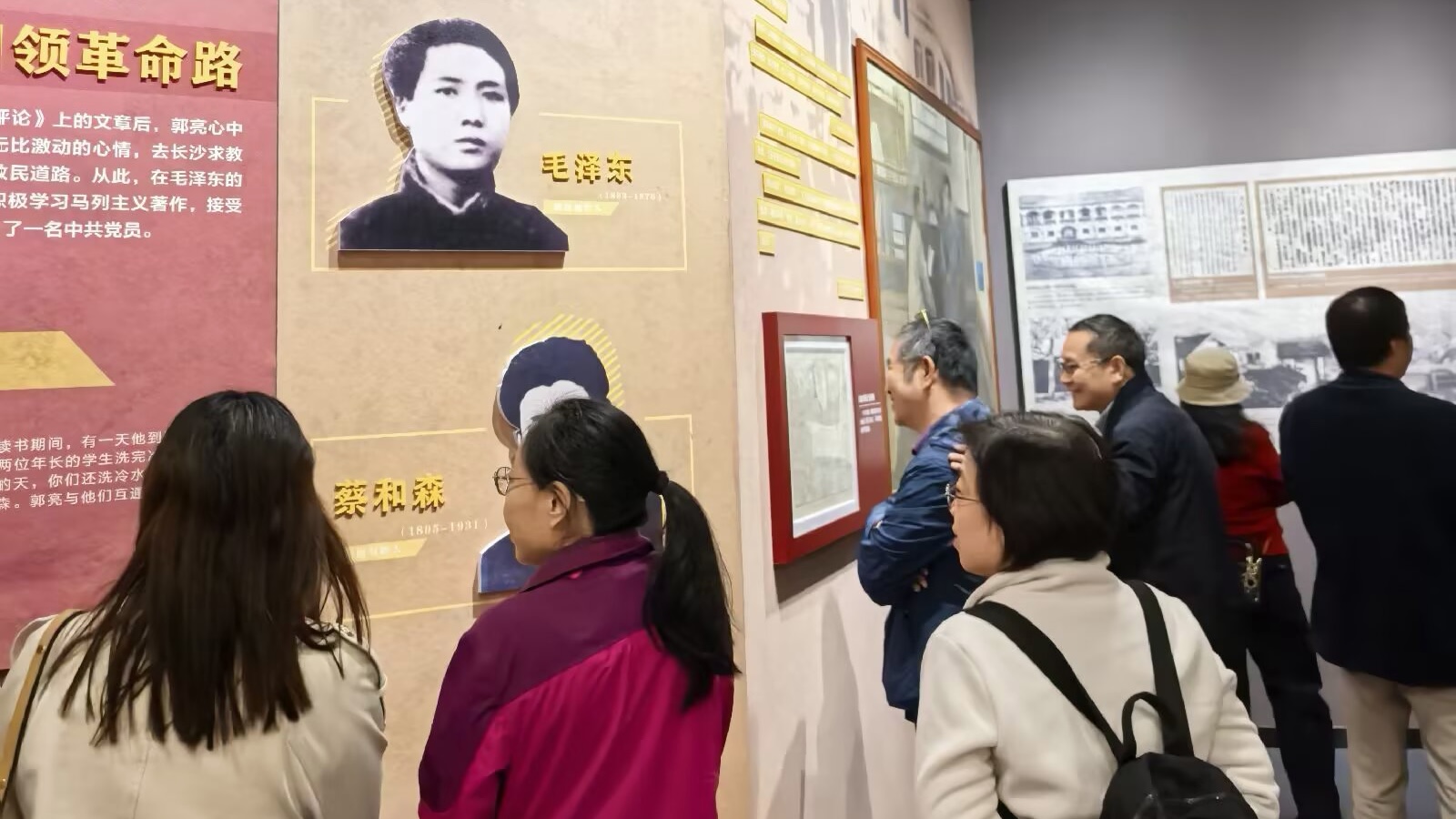 参观0.jpg 参观0.jpg