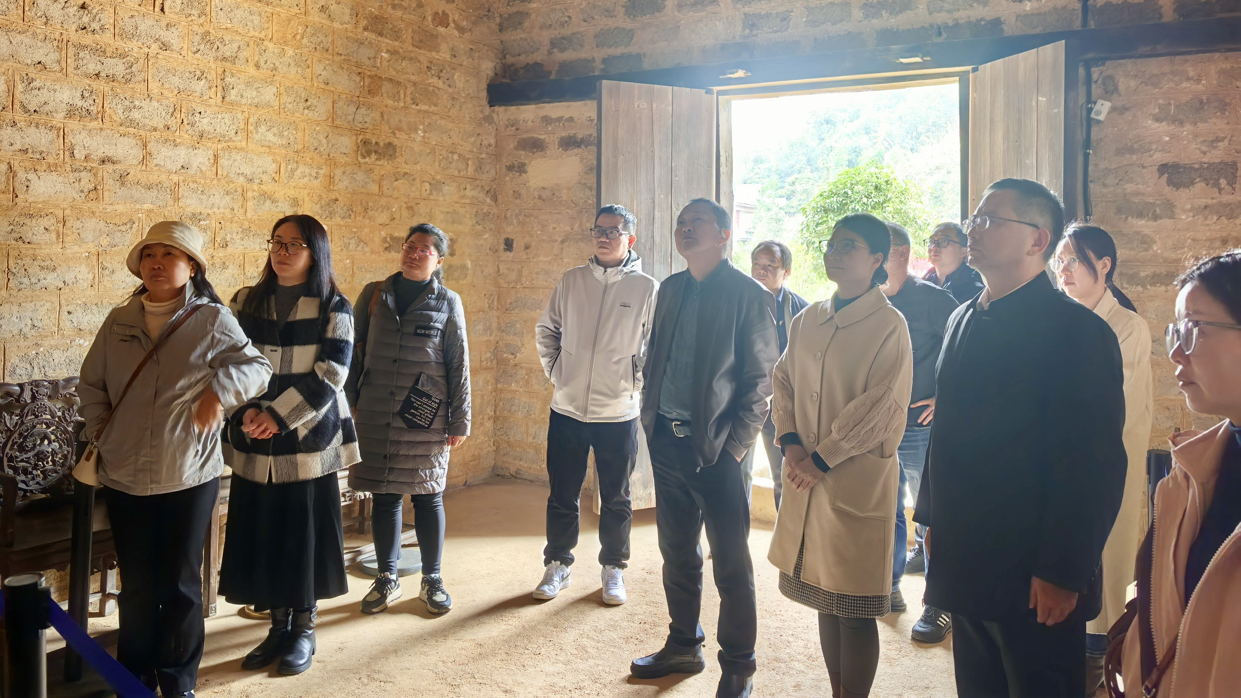 参观0.jpg 参观0.jpg