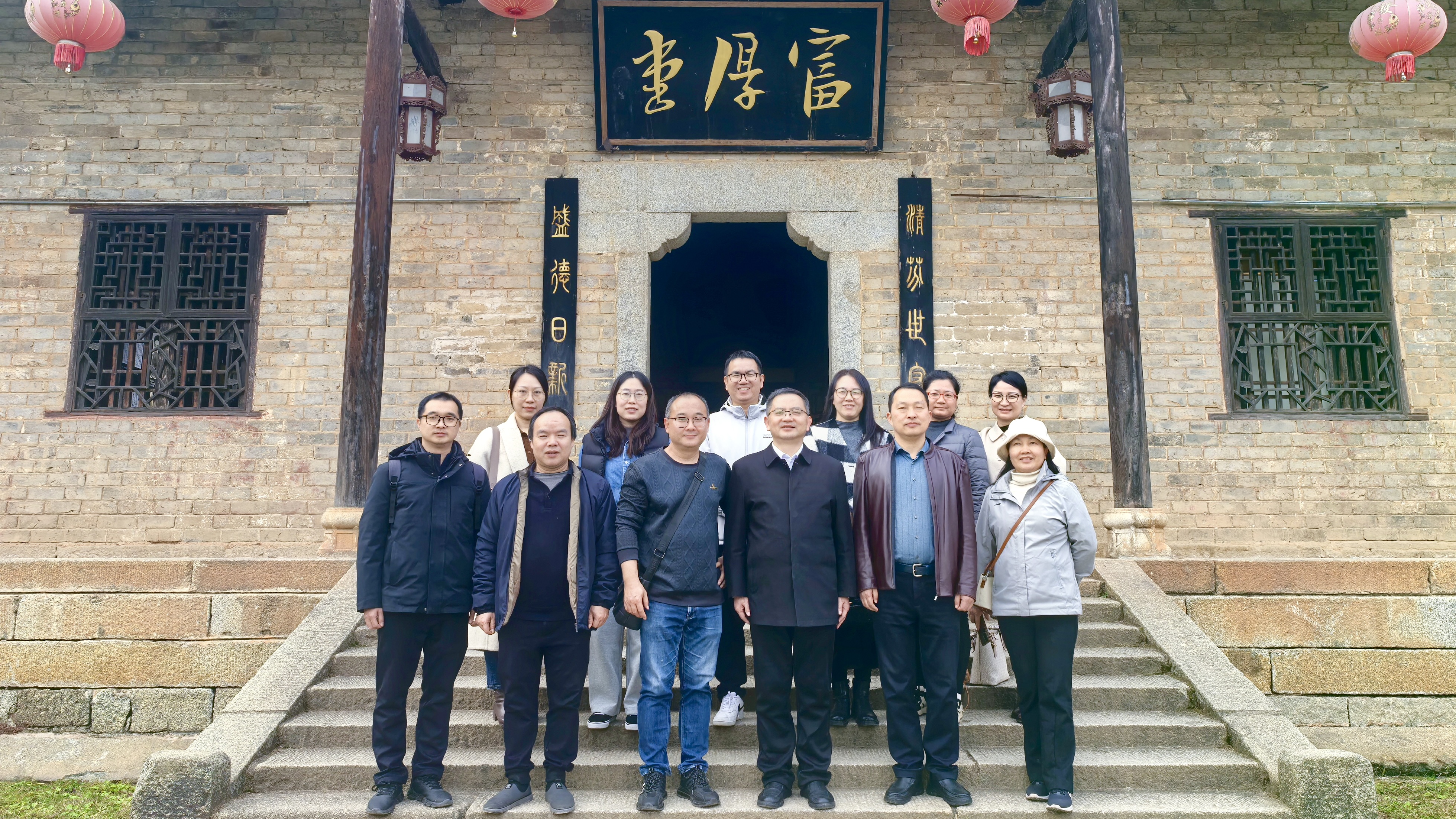 合影0.jpg 合影0.jpg