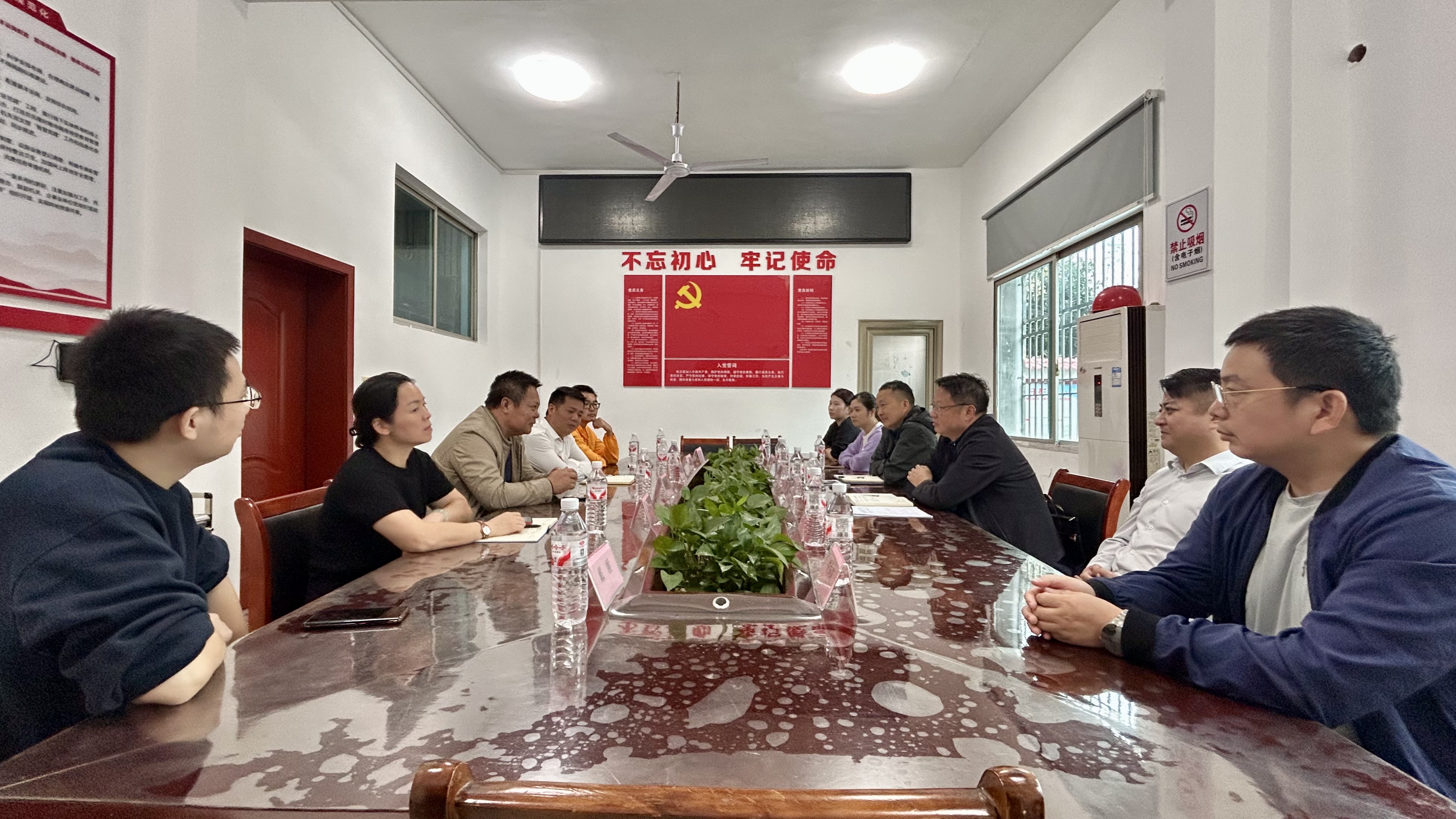 座谈0.jpg 座谈0.jpg