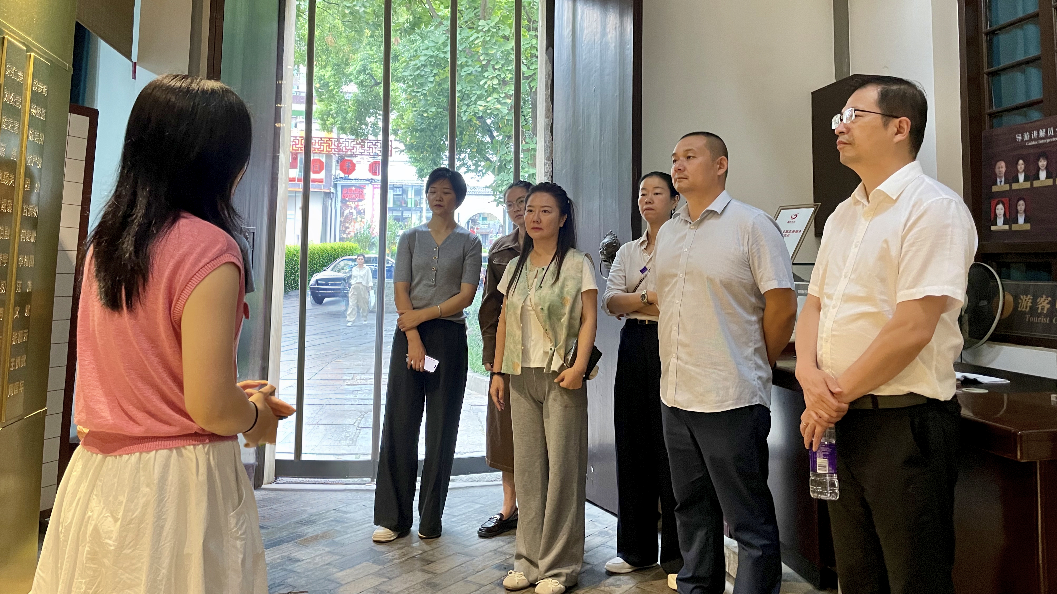 参观0.jpg 参观0.jpg