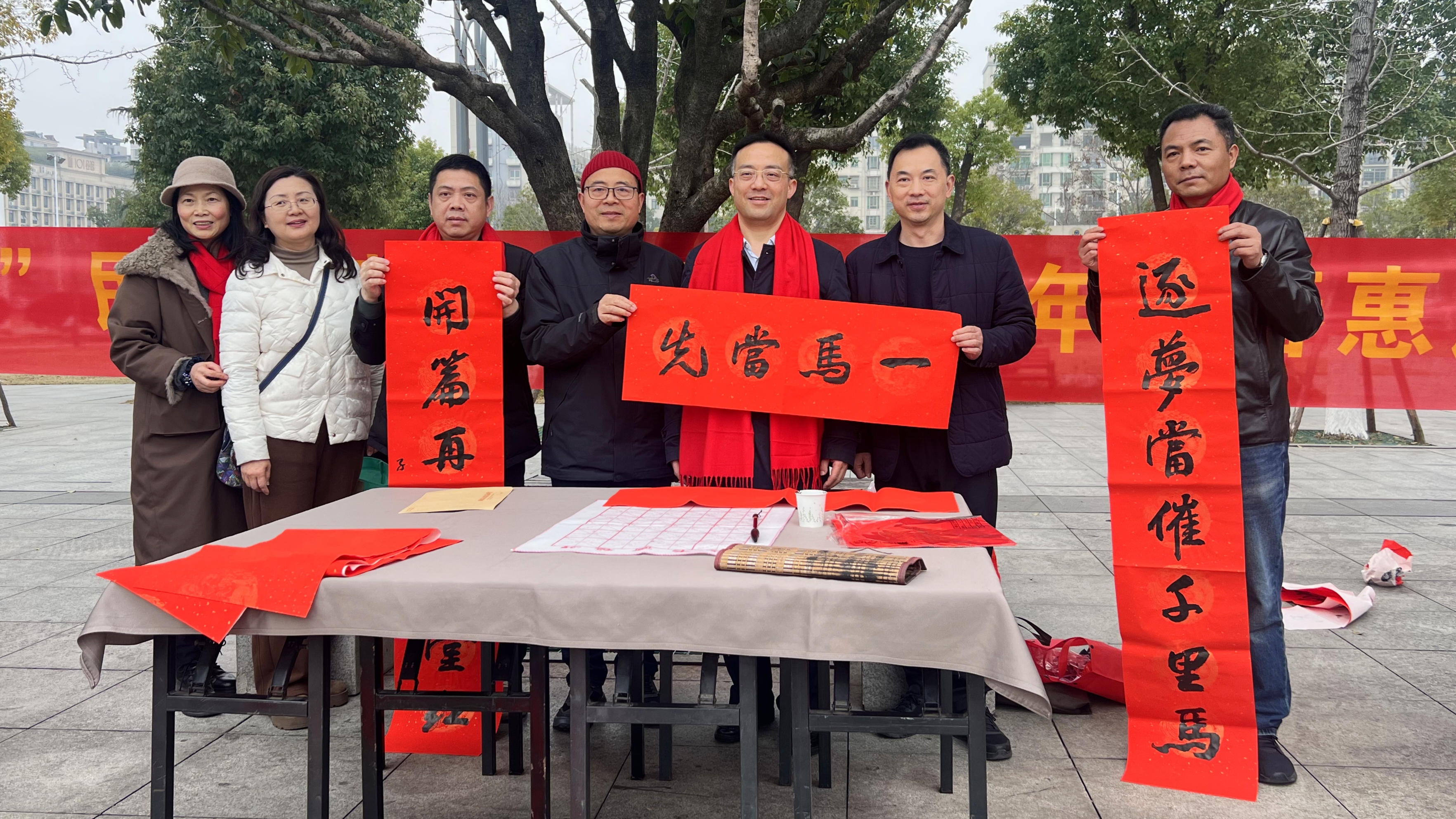 合影.jpg 合影.jpg