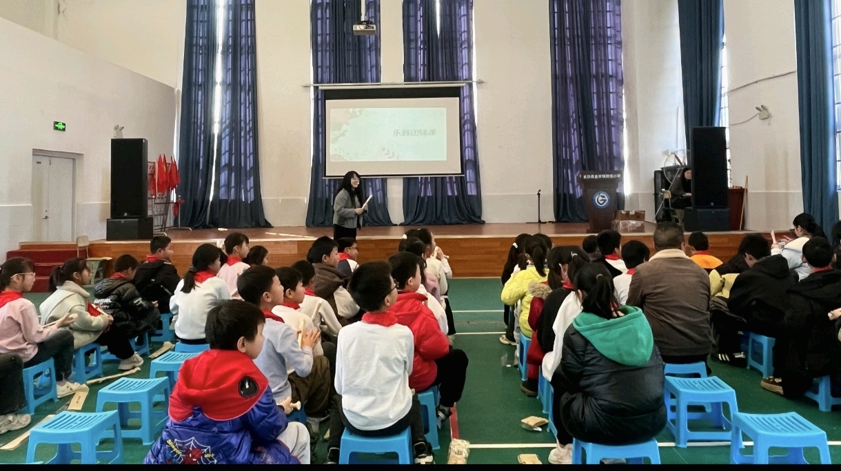 公益课(何倩).jpg 公益课(何倩).jpg