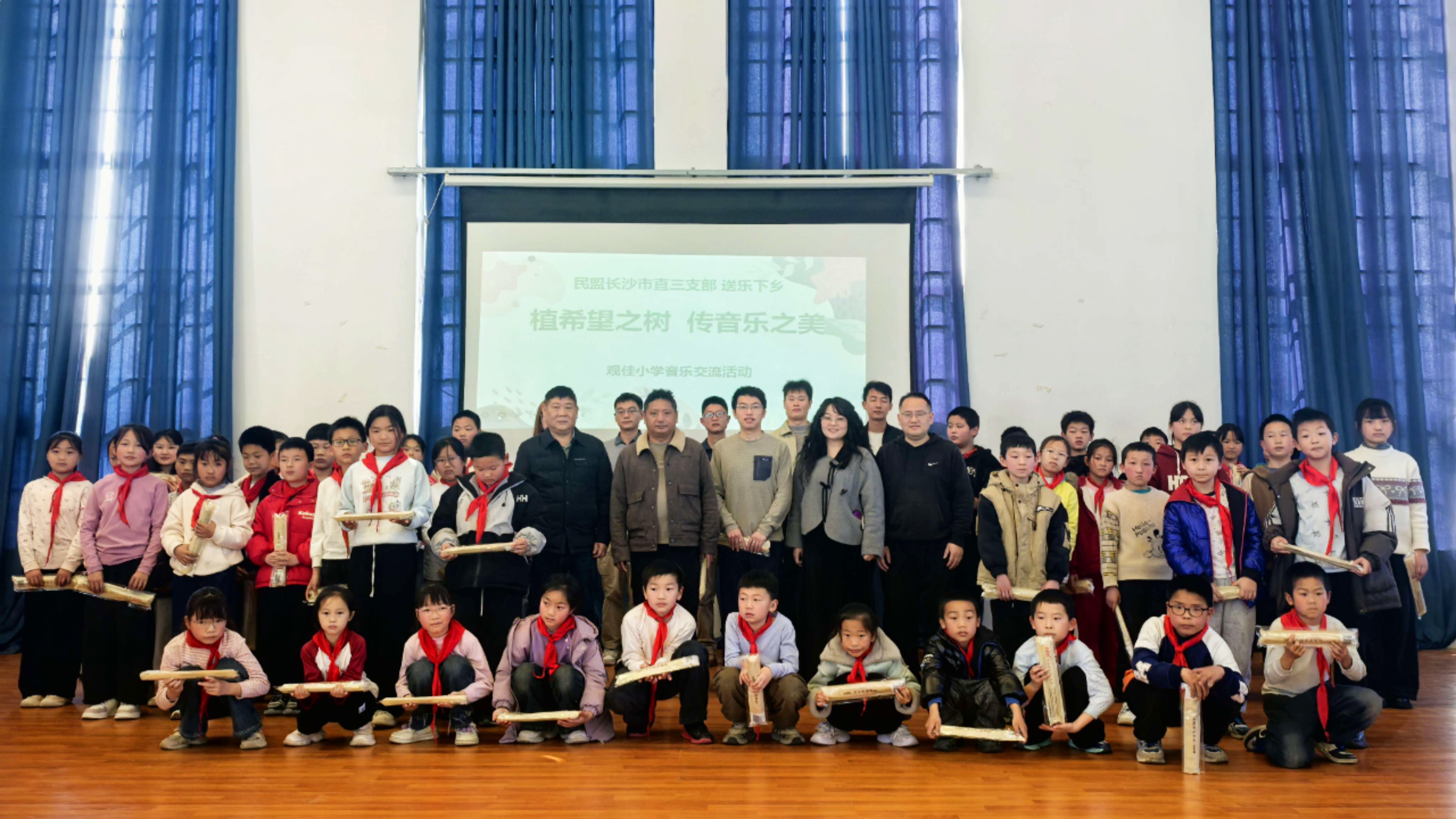 合影0.jpg 合影0.jpg