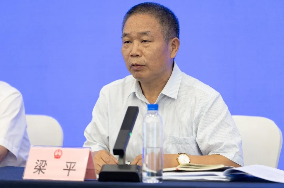 梁平讲话.jpg
