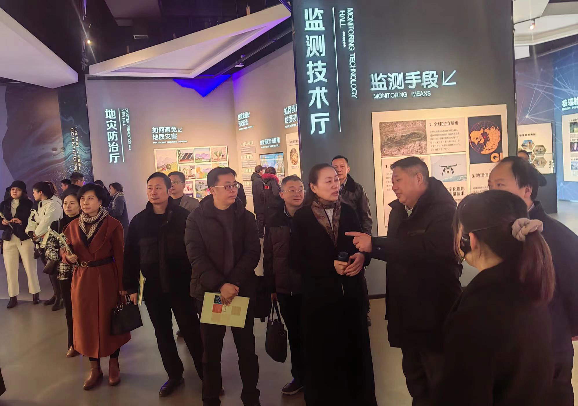 参观0.jpg