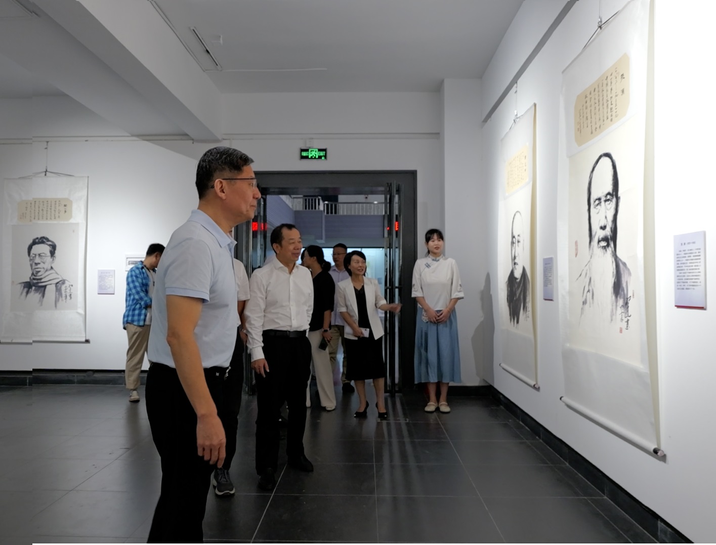 2024年9月24日民盟界别开展“委员活动日”活动暨民盟先贤肖像展观展活动 (4).jpg