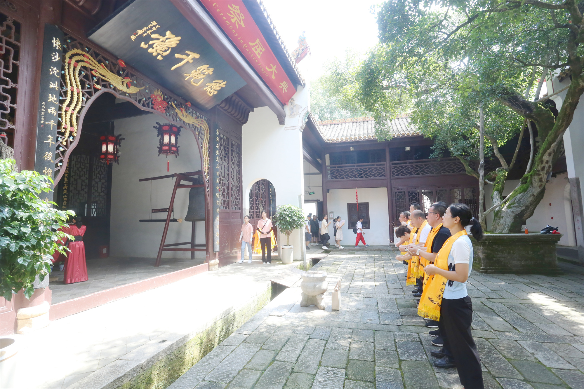 4：参加屈子祠“祭屈仪式”_副本.jpg