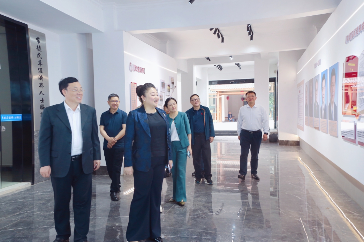 参观党员之家.jpg
