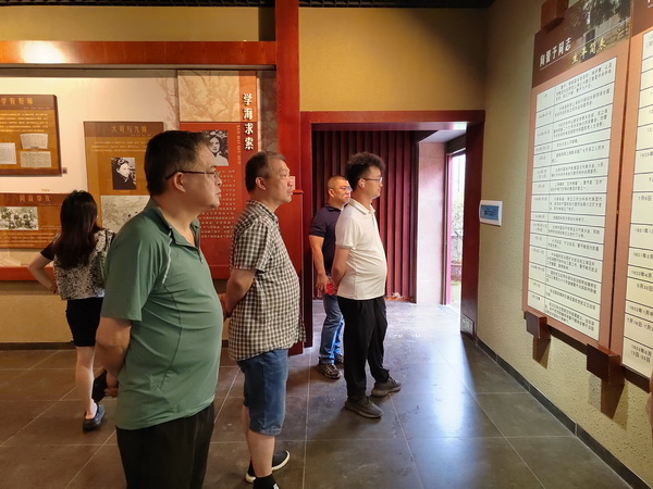 缅怀先烈铸忠诚 砥砺奋进新时代——民革株洲市石峰区工委开展爱国主义主题教育 (4)_调整大小.jpg