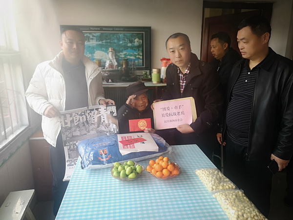 民革株洲市委会春节前夕开展“博爱·牵手——关爱抗战老兵”新春慰问活动 (8).jpg