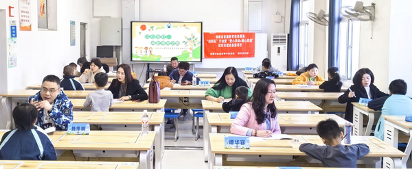 民革株洲市委会集中开展“博爱.牵手”心理辅导“六进”公益行 (3).png